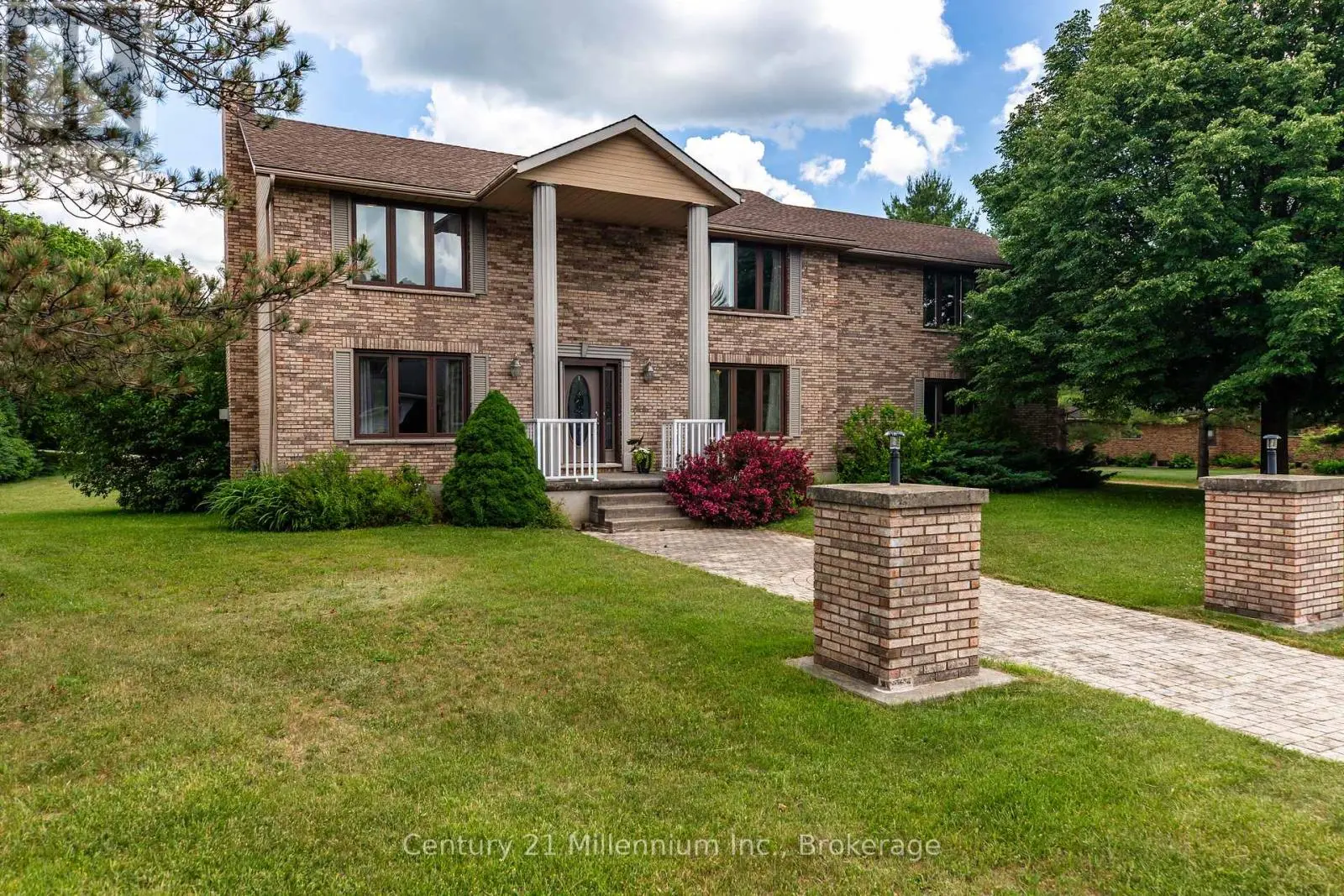 103 Cedar Court, Chatsworth